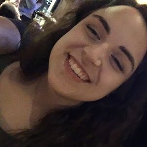 Meet your Posher, Chloe